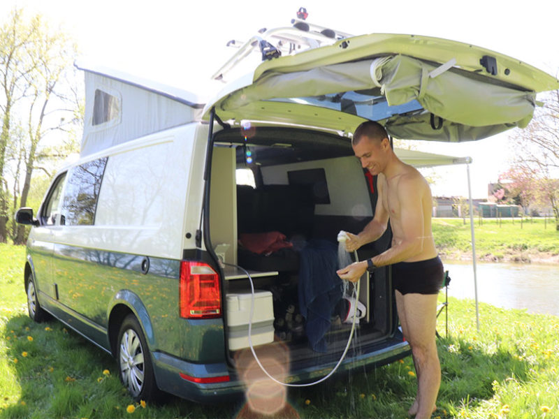 LA DOUCHETTE D'EXTERIEUR Vans aménagés Stylevan